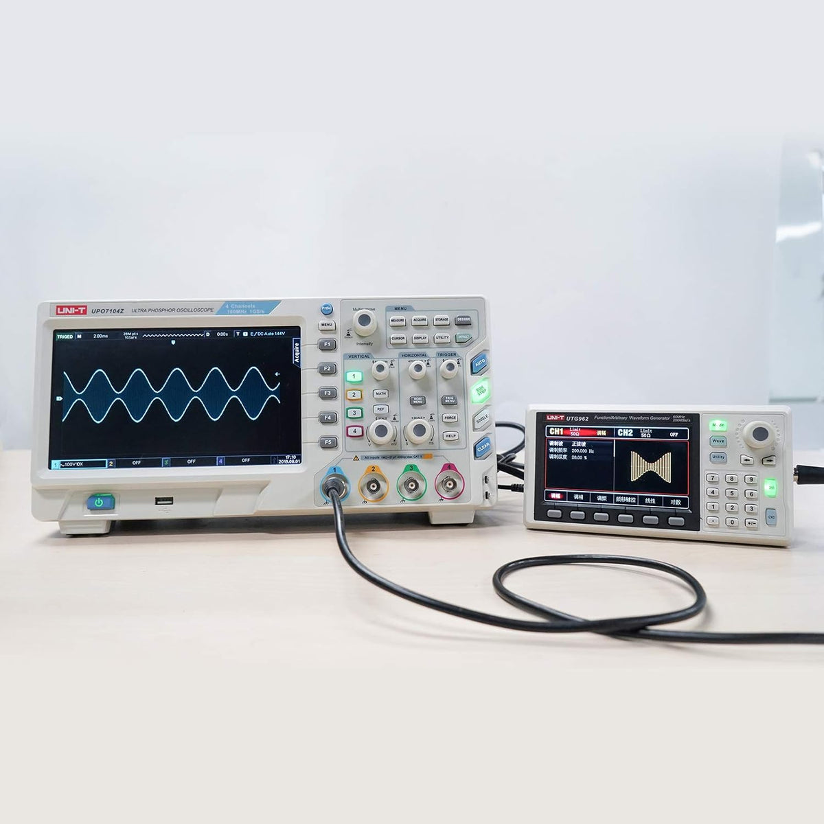 Function Generator Arbitrary Waveform 60 MHz Dual-Channel 200MSa/s 14 Bits Frequency Meter M379